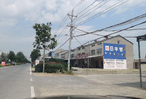 大方如何能保证墙体广告的醒目性？